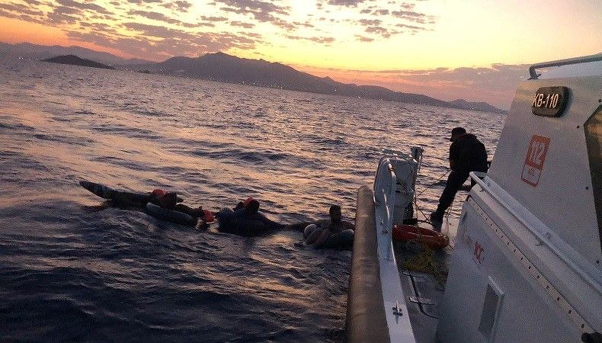 Bodrum'da 20 düzensiz göçmen kurtarıldı, 5'i yakalandı