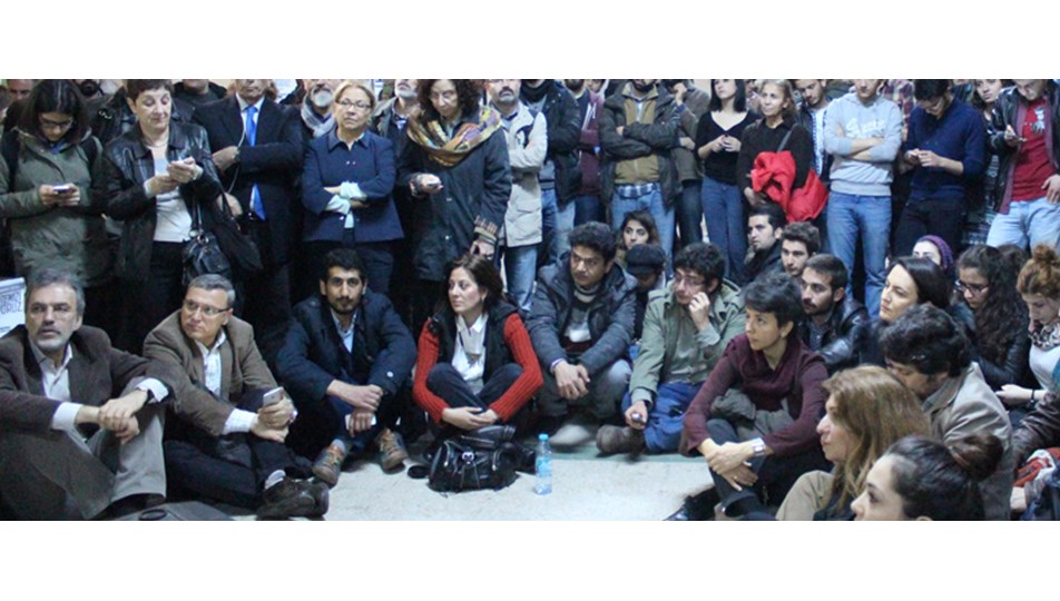 İstanbul Üniversitesi'nde rektör eylemi
