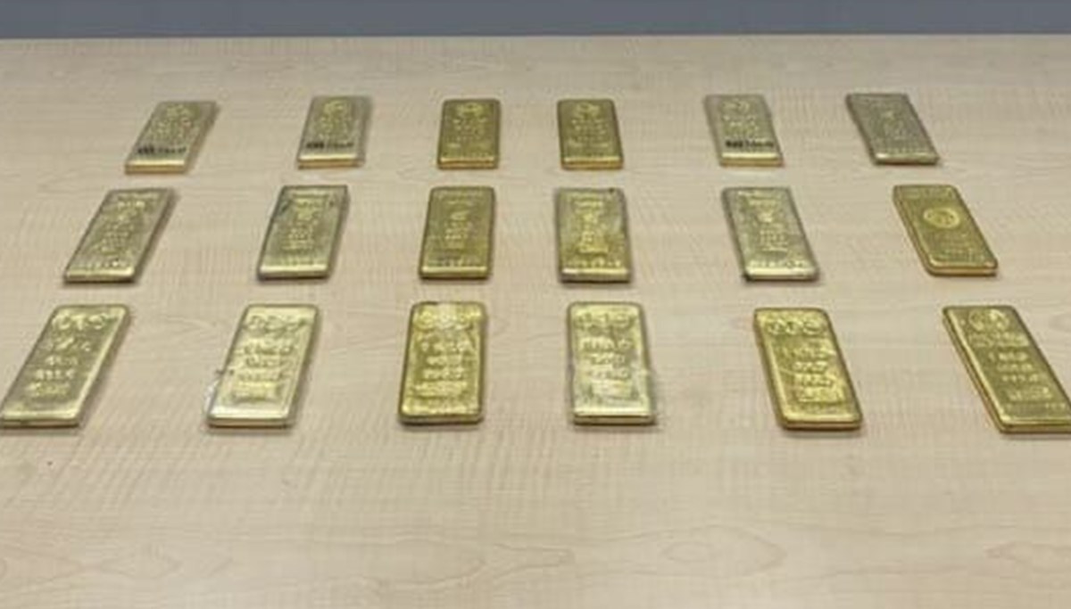 18 kiloluk külçe altını ayakkabılarına saklamışlar: Piyasa değeri 54 milyon TL 18 kiloluk külçe altını ayakkabılarına saklamışlar: Piyasa değeri 54 milyon TL