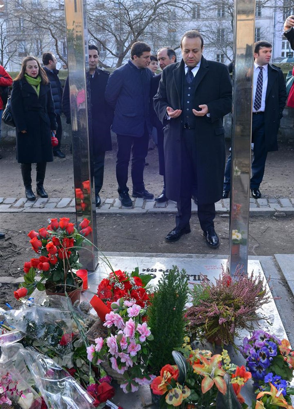 Ahmet Kaya ve Yılmaz Güney'e ziyaret NTV Ahmet Kaya ve Yılmaz Güney'e ziyaret NTV