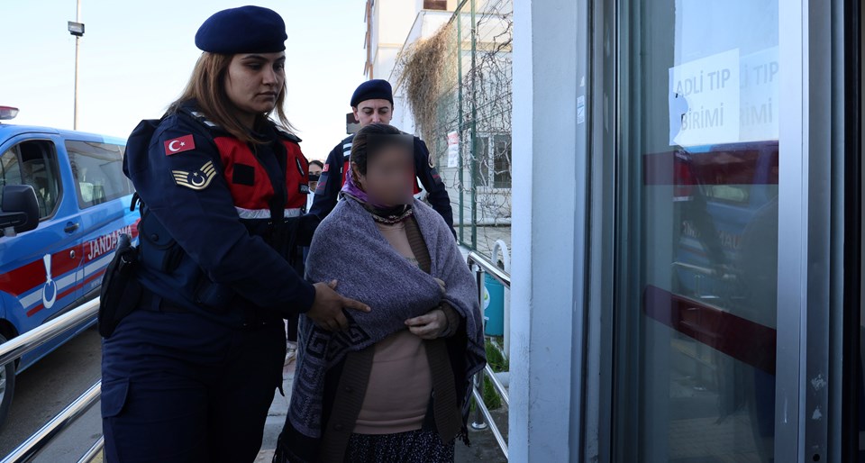 Adana'da 15 yaşındaki çocuk yol kenarında ölü bulundu: Anne ve babası tutuklandı - 1