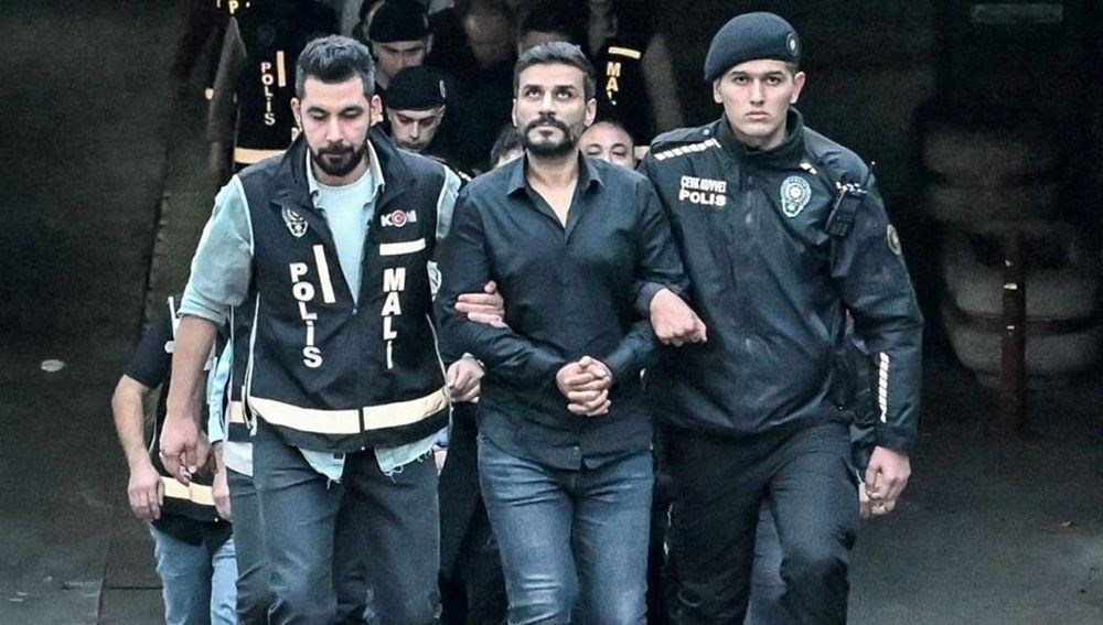 Polatlar, Daltonlar
çetesiyle birlikte yargılanacak | Dilan Polat gözyaşlarını tutamadı: “Daltonlar çetesini tanımıyorum” - 11