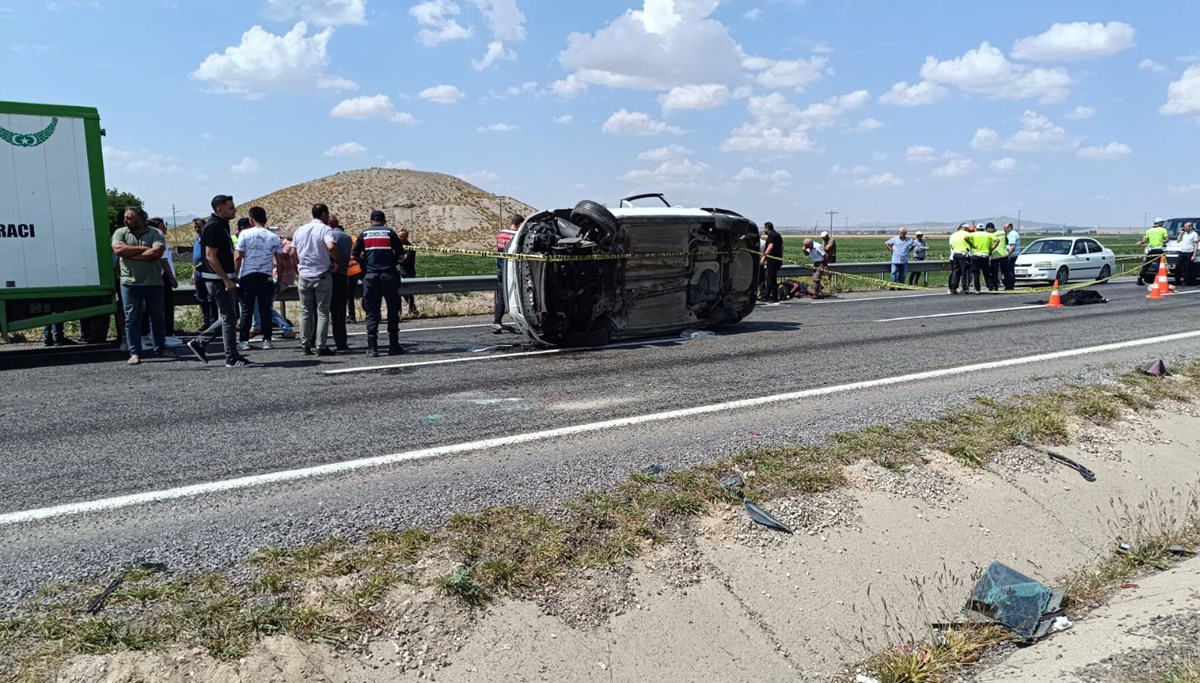 Otomobil devrildi; sürücü ve eşi öldü