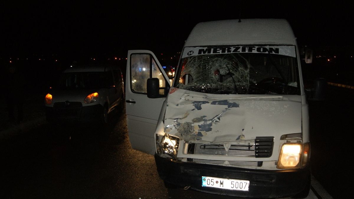 amasya da minibusun carptigi 2 kisi