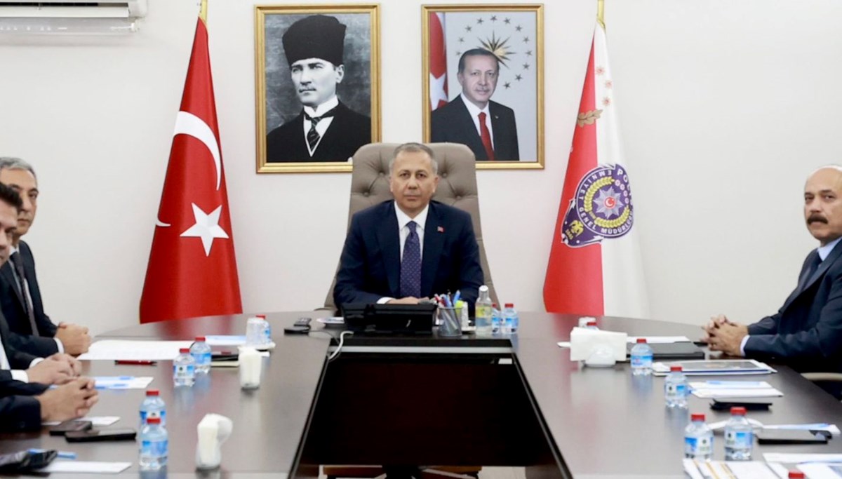 Bakan Yerlikaya: Kadına şiddet uygulayanlara nefes aldırmayacağız Bakan Yerlikaya: Kadına şiddet uygulayanlara nefes aldırmayacağız