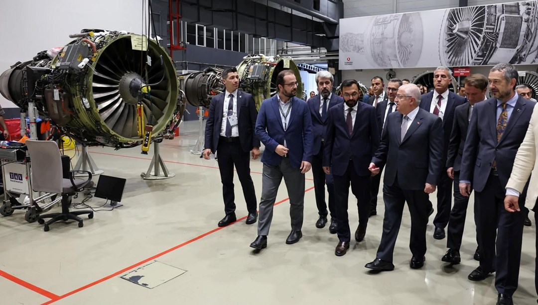 Bakan Güler, Atatürk Havalimanı'nda THY'yi ziyaret etti