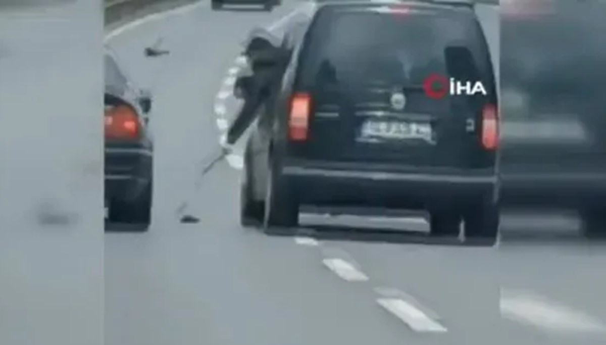 İstanbul'da trafikte levyeli saldırı İstanbul'da trafikte levyeli saldırı