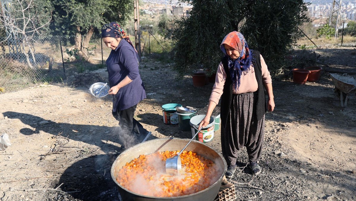 Adana ve Hatay'da sofradan eksik olmuyor: Saatlerce odun ateşinde kaynıyor