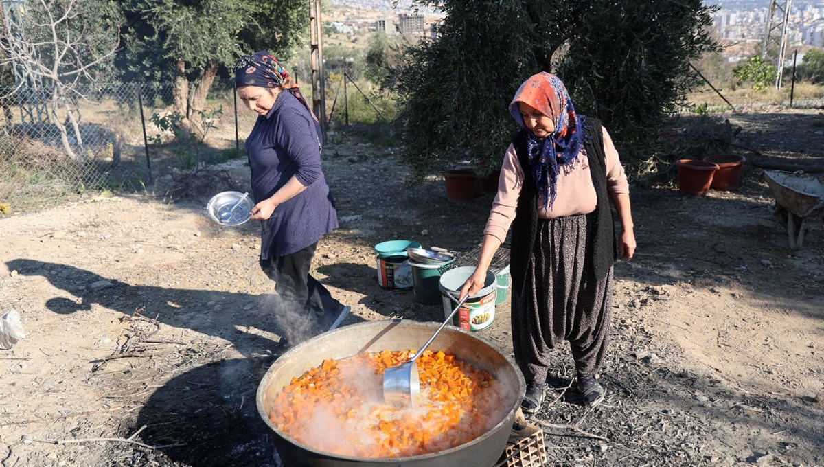 Adana ve Hatay'da sofradan eksik olmuyor: Saatlerce odun ateşinde kaynıyor Adana ve Hatay'da sofradan eksik olmuyor: Saatlerce odun ateşinde kaynıyor