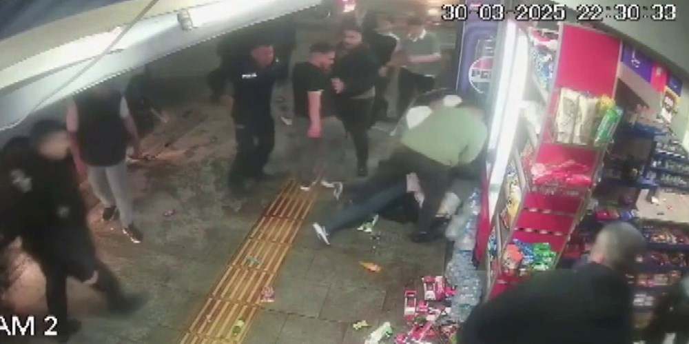 Tekel bayisinde dehşet anları! İki kişiyi öldüresiye dövdüler - 4