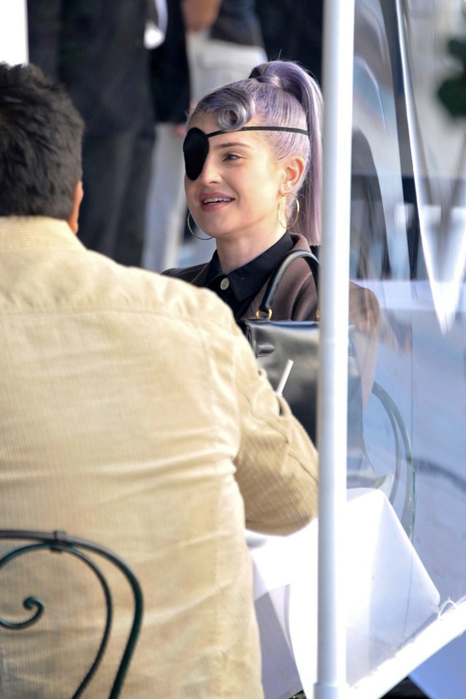 Gözünden yaralanan Kelly Osbourne göz bandıyla - 2