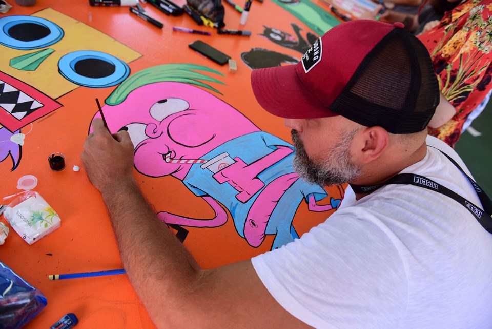 istanbul-comics-and-art-festival-hayvan-gibi-temasiyla-besiktas-sokaklarinda,r5Maln6R1EeOufsHCqaBXg.jpg