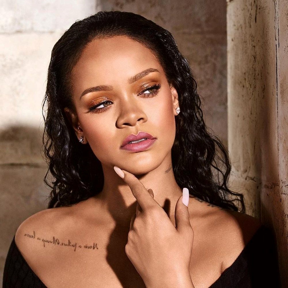 Tescilli milyarder Rihanna güzellik imparatorluğunu genişletiyor - 2