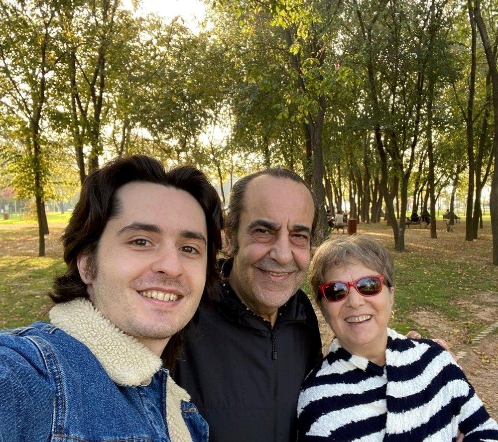 Özkan Uğur'un ölüm yıl dönümünde duygusal paylaşım: "Boşluğun dolmuyor" - 2