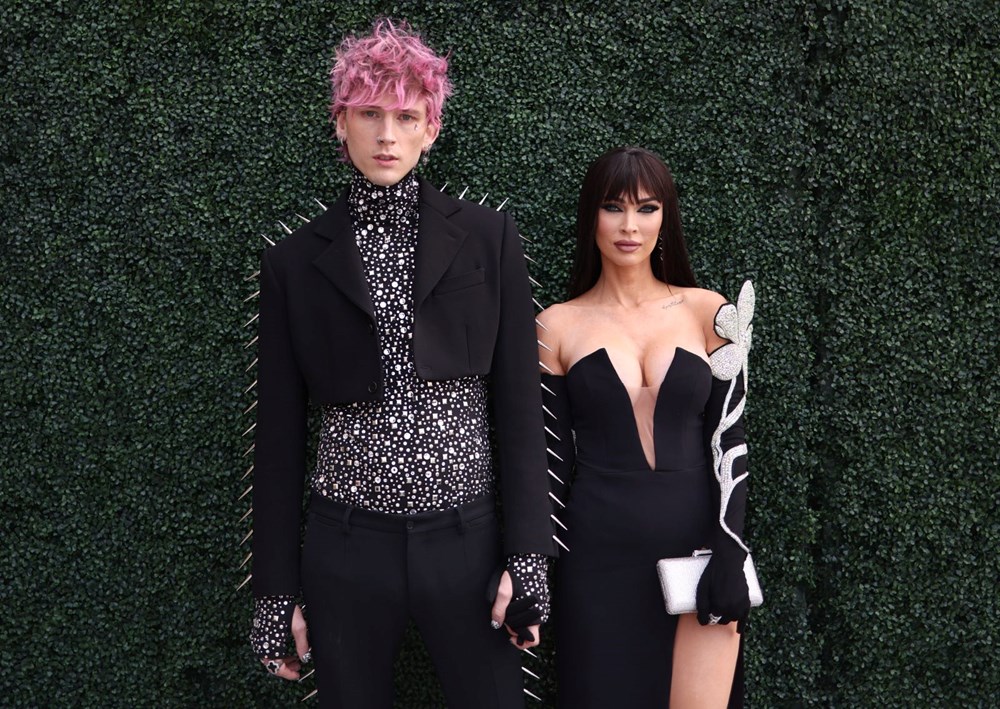 Machine Gun Kelly 2022 Billboard Müzik Ödülleri için 30 bin dolarlık manikür yaptırdı - 7
