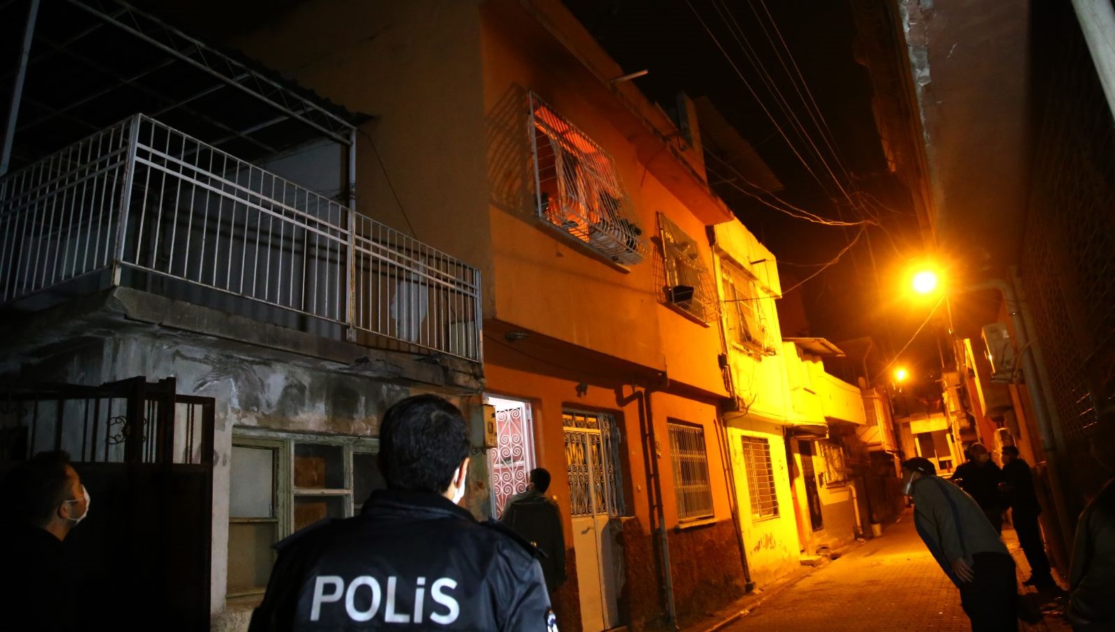 Adana'da anne ve babasını bıçakla rehin alan kişi gözaltına alındı