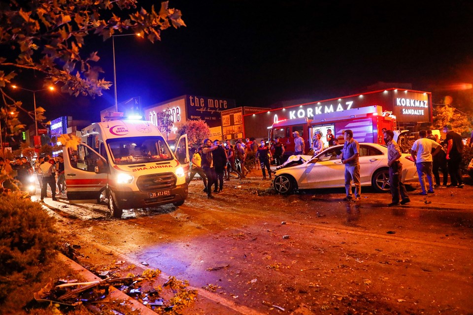 İzmir'de polis aracıyla otomobil çarpıştı: 1 polis şehit, 1'i polis 4 yaralı - 3