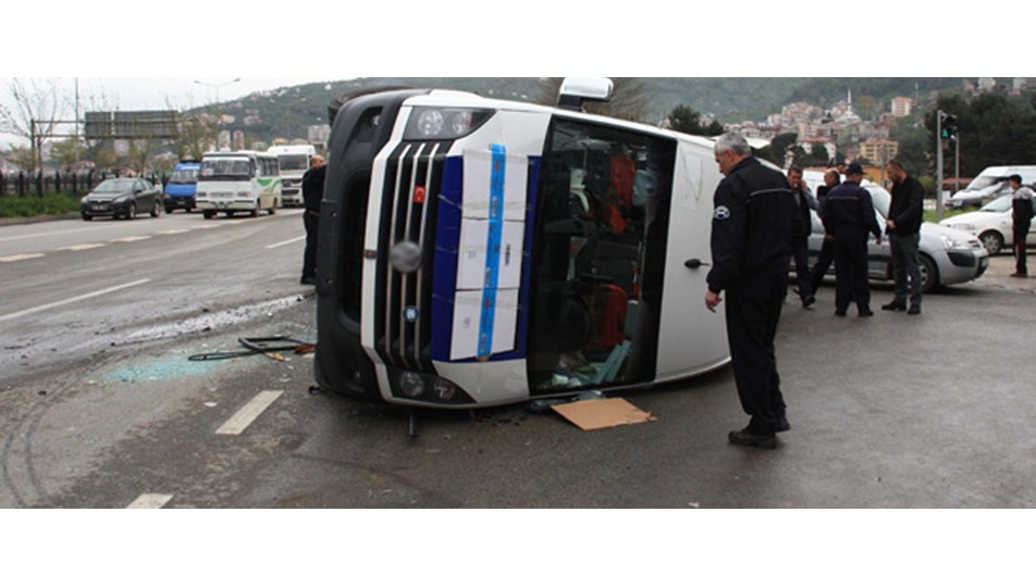Yolcu minibüsleri çarpıştı: 9 yaralı
