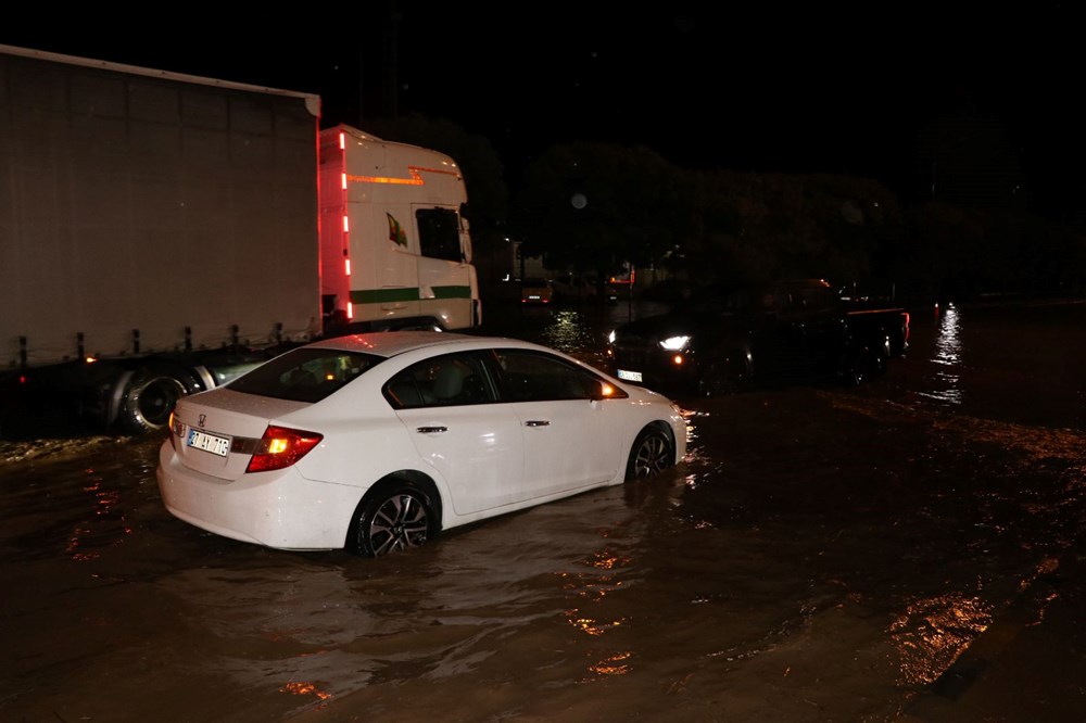 Kapıkule Gümrük Sahası'nı su bastı, sınırda geçişler durdu - 10