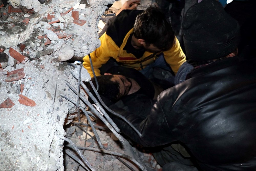 Enkaz altındakiler için zamana karşı yarış - 68