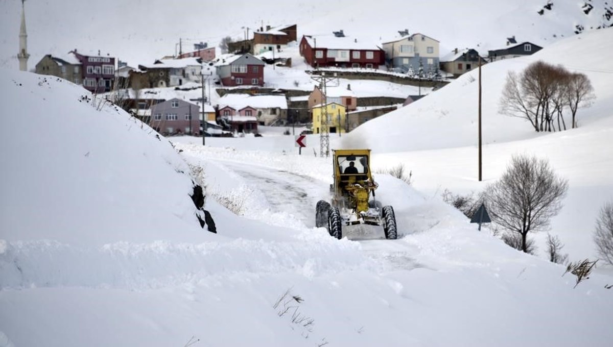 Erzincan’ın yüksek kesimlerinde kar yağışı etkili oldu