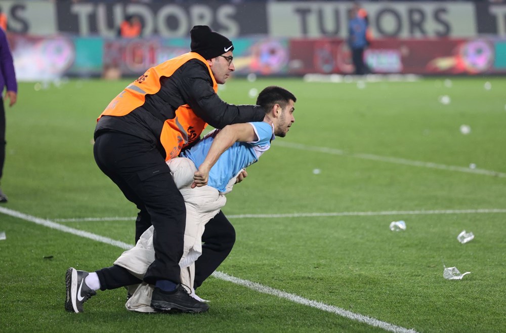 Trabzonspor - Fenerbahçe maçının ardından çıkan olaylar Avrupa basınında - 14