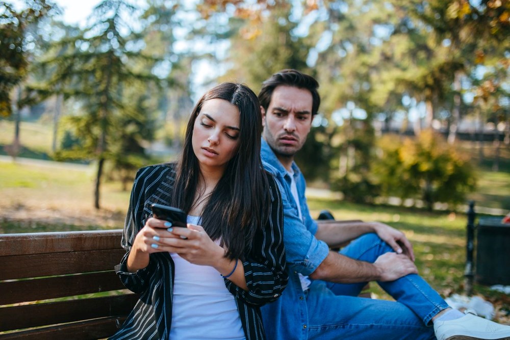 Kıskançlığa İşaret Eden 5 İpucu: Biri Sizi mi Çekemiyor, Kolayca Anlayın 77 iw9TESPhJE 6fdkyYV80QQ