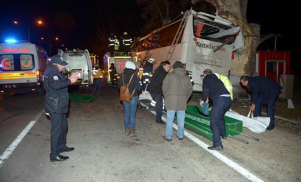 Son dakika haberi... Eskişehir'de tur otobüsü kaza yaptı: 11 ölü - 2