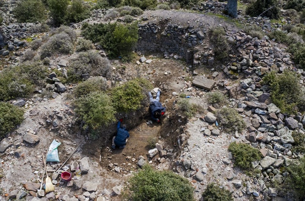 İzmir'de kaçak kazı sırasında manastır ve 1500 yıllık mozaik bulundu - 22