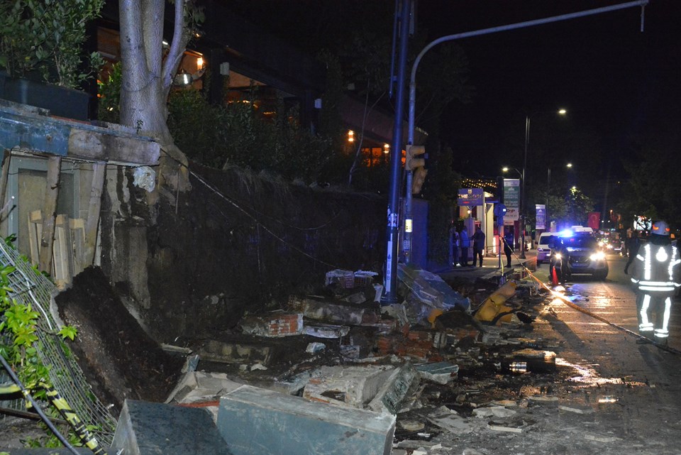 Beşiktaş’ta çöken istinat duvarının altında kalan bir kişi hayatını kaybetti - 1