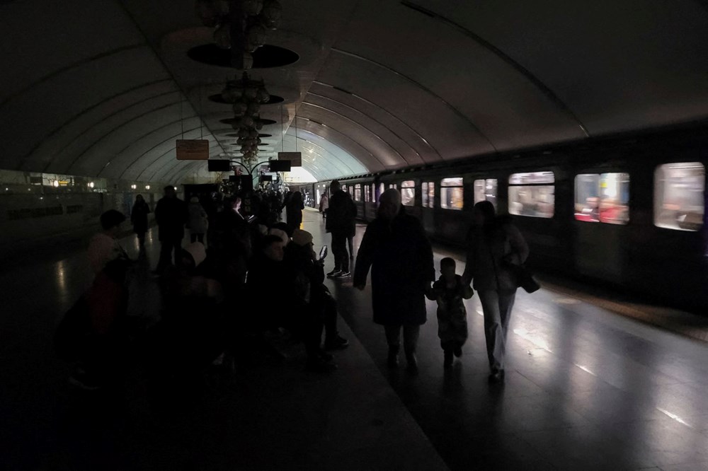 Rusya'dan Kiev'e 60'tan fazla füze saldırısı: Halk metro istasyonlarına sığındı - 4