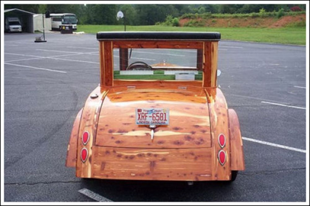 Деревянная машина. Старинные машины из дерева. Модель автомобиля из дерева. Машина из дерева большая. Вуд автомобиль.