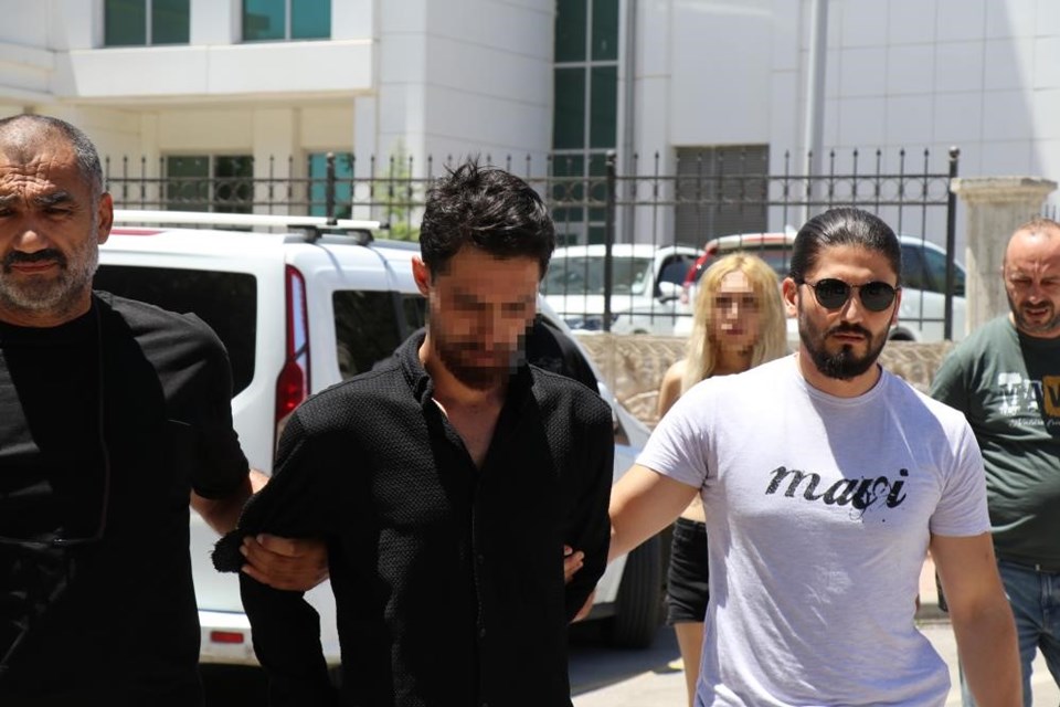 Üç arkadaşın klima kavgası vahşete dönüştü: Boğazı kesilmiş halde bulundu - 1