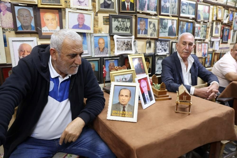 Ölüler Kıraathanesi'nde Bayram Ruhu Asırlara Meydan Okuyor 72 iygVw5aC Euf3yr2tSOAhQ