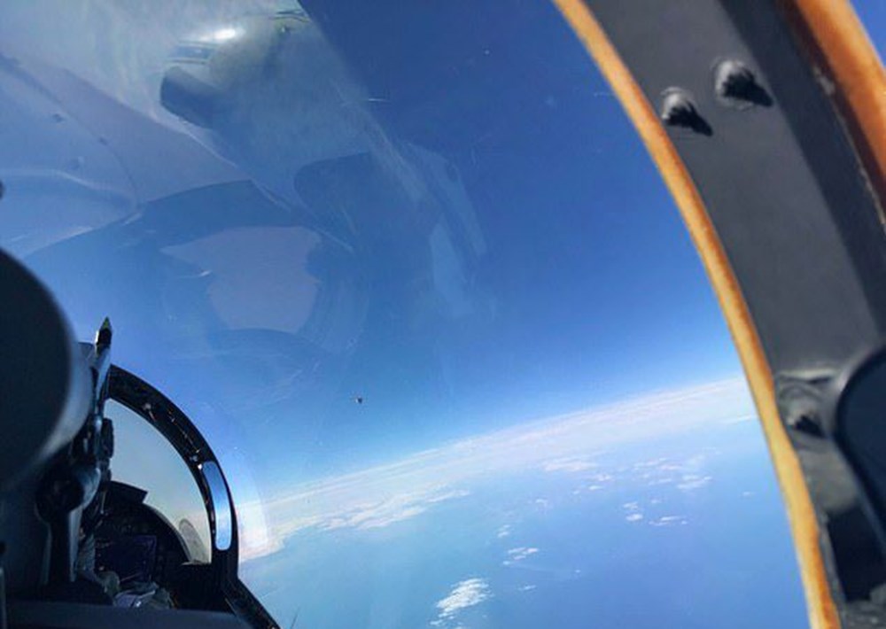 Pentagon'dan 'UFO' raporu (Savaş pilotunun çektiği fotoğraf sızdı) - 1