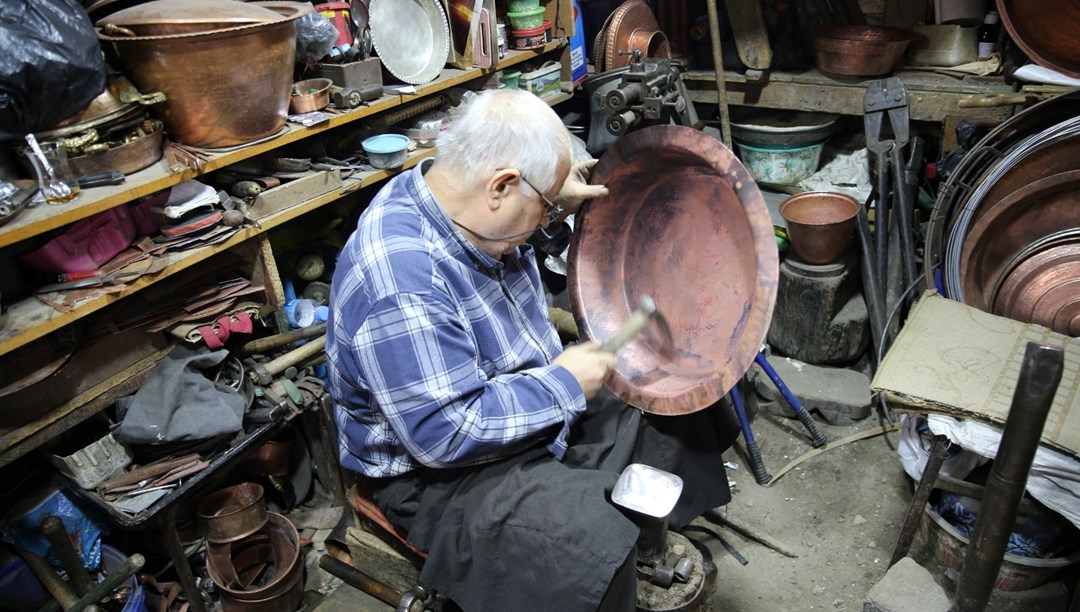 62 yıldır mesleğini yaşatmaya çalışıyor: "Bizden sonra bu işi yapacak kimse kalmadı"