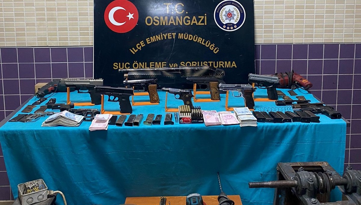 Bursa'da evinde kaçak silah üreten şüpheli tutuklandı Bursa'da evinde kaçak silah üreten şüpheli tutuklandı