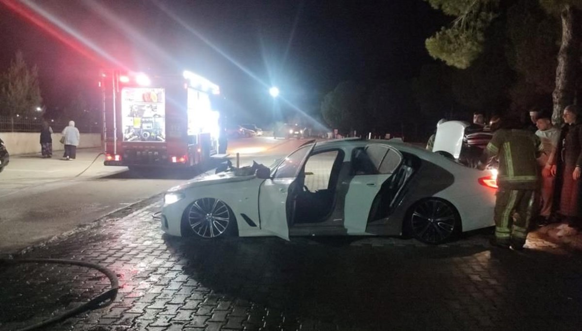 Hastane otoparkında araç yangını Hastane otoparkında araç yangını