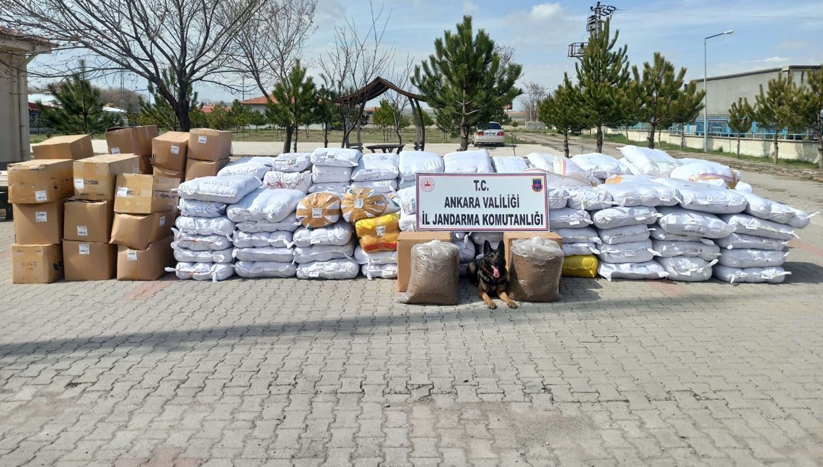 Ankara'da 28 milyon liralık kaçak tütün ele geçirildi Ankara'da 28 milyon liralık kaçak tütün ele geçirildi