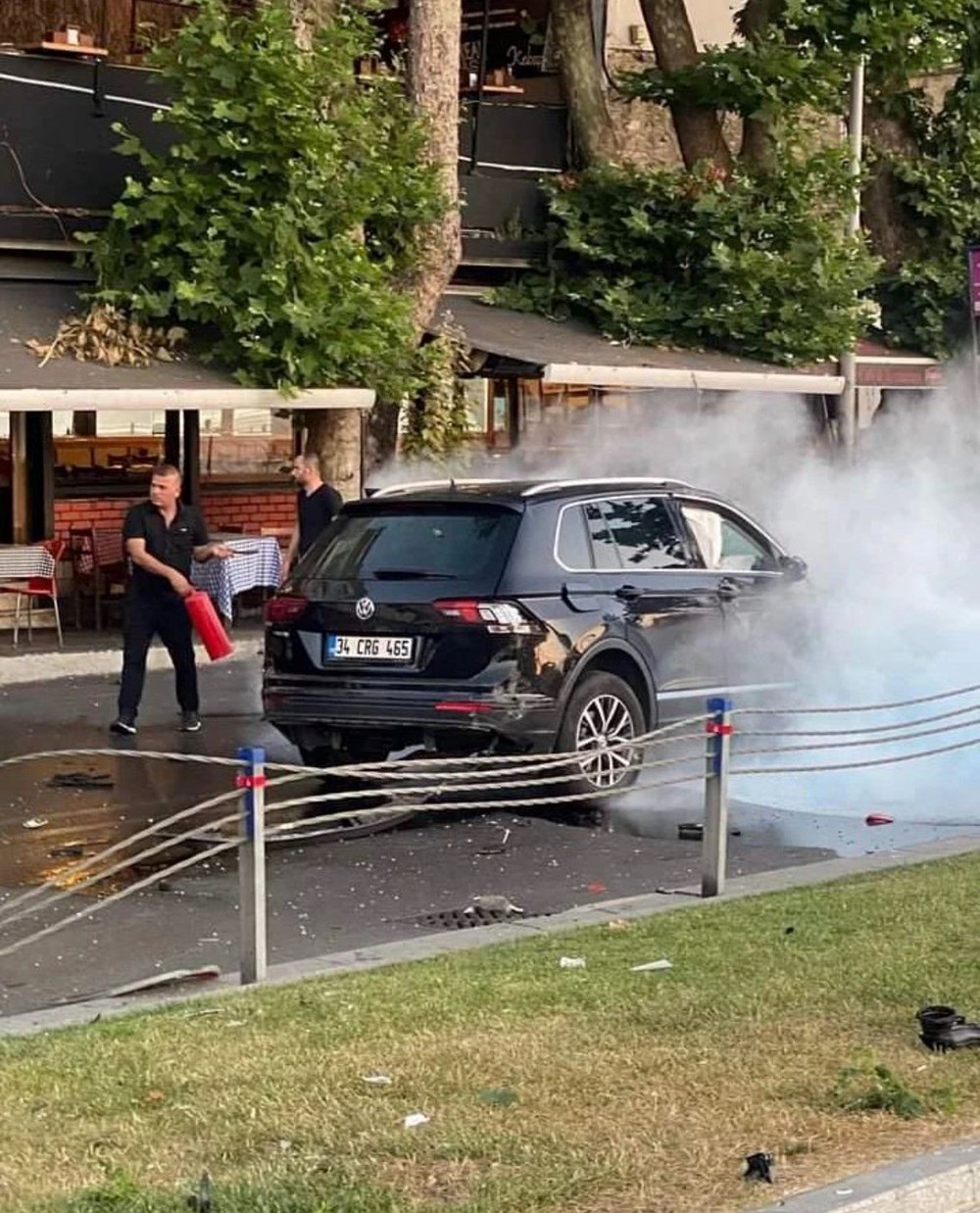 Sahil yolunu savaş alanına çeviren kaza (Taklalar atan
cipten sağ çıktı) - 4