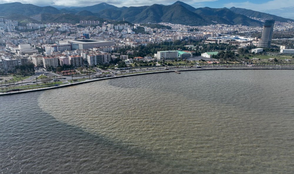 İzmir'de sağanağın ardından denizin rengi değişti - 6