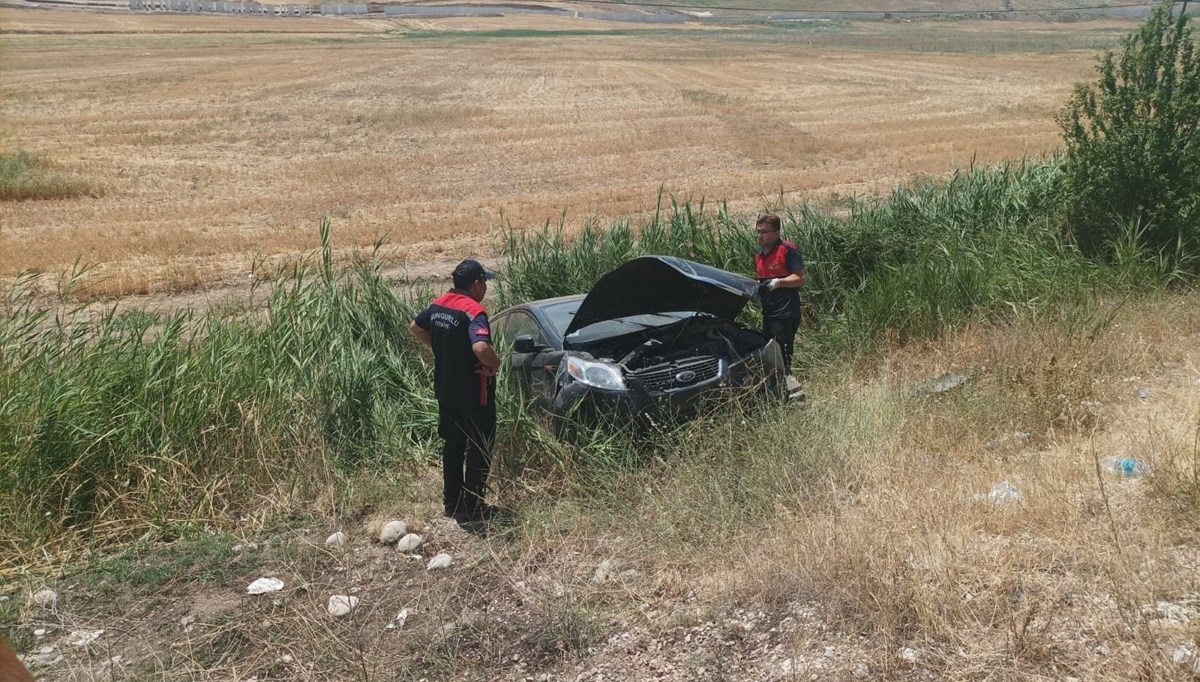 Çorum'da çtomobil şarampole uçtu,