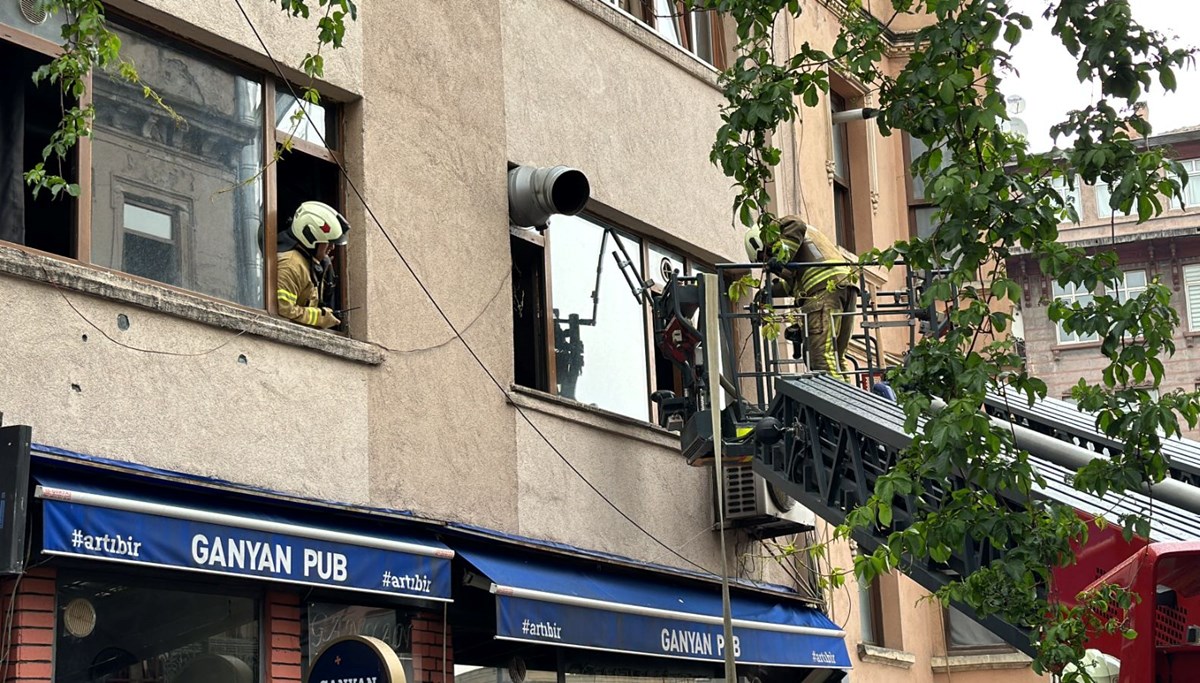 Beyoğlu'nda yangın paniği Beyoğlu'nda yangın paniği