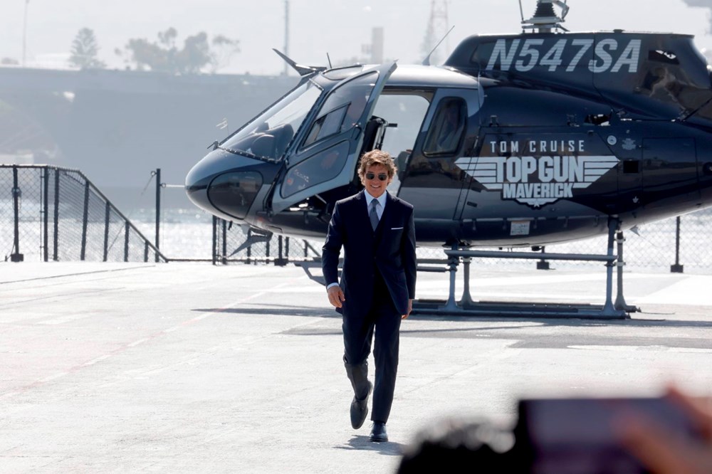Tom Cruise Top Gun: Maverick prömiyerine helikopterle indi - 2