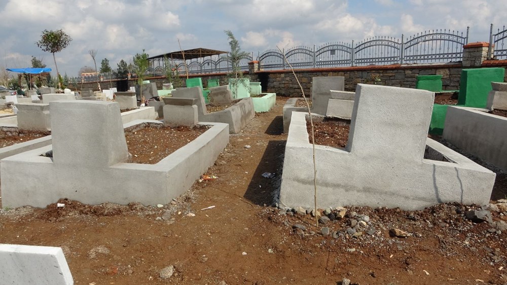 Diyarbakır’da yağmur sonrası depremzedelerin mezarları çöktü - 9