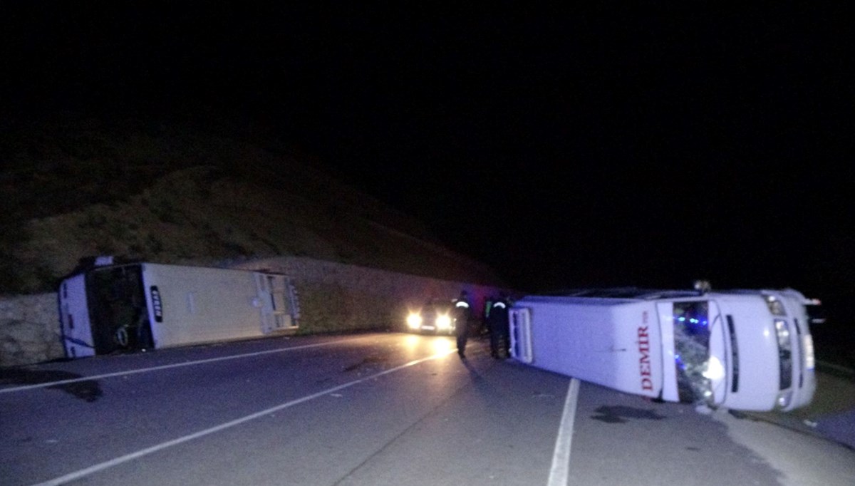 Uşak'ta iki işçi servisi çarpıştı: 28 yaralı