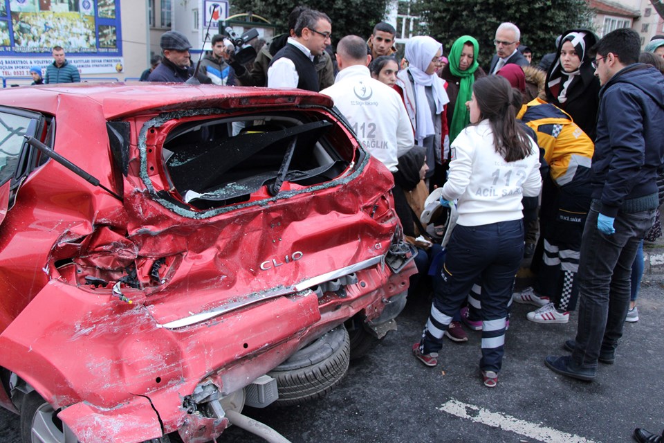İstanbul'da zincirleme trafik kazası: 5 yaralı - 1