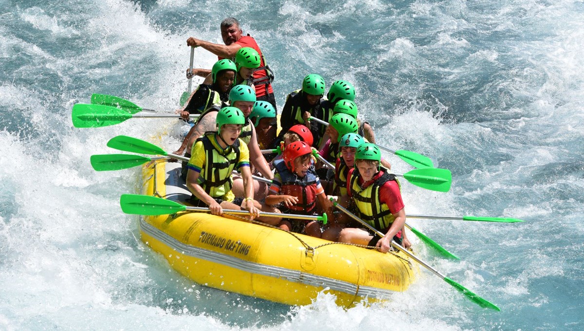 Adrenalin tutkunları Köprüçay’da rafting heyecanı yaşıyor Adrenalin tutkunları Köprüçay’da rafting heyecanı yaşıyor
