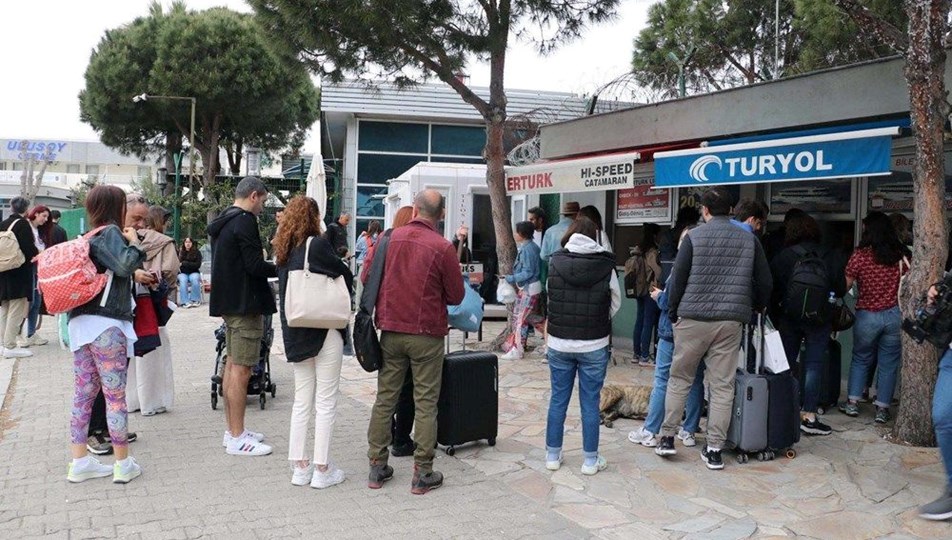 Kapıda vizede bayram sıkıntısı: Başvurulara yetişemediler, yolcular Marmaris'te kaldı