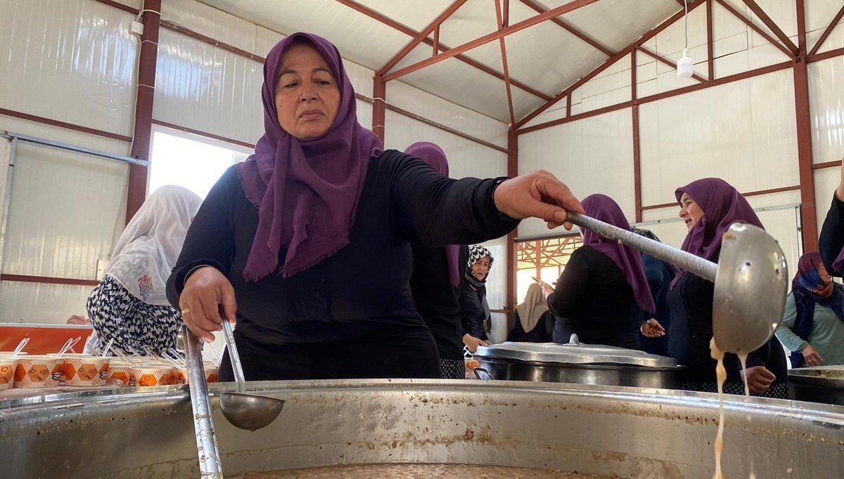 3 bin kişiye aşure dağıtıldı